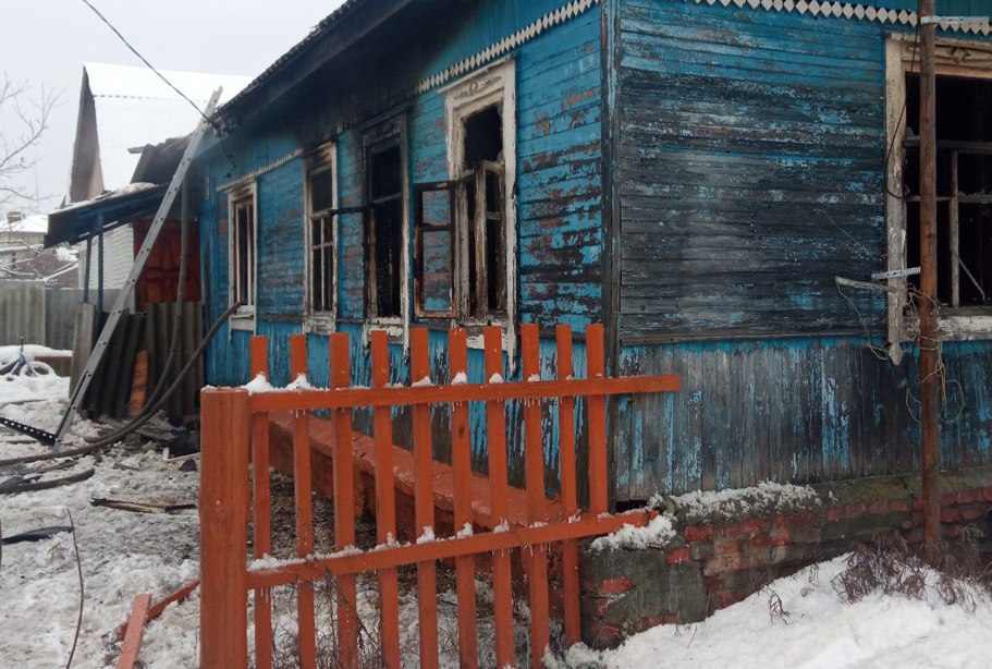 Белых Берегах огонь уничтожил жилой коттедж