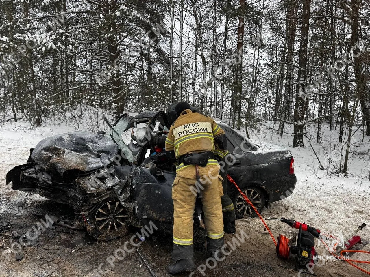 В Клинцовском районе Брянщины спасатели боролись с последствиями автоаварии