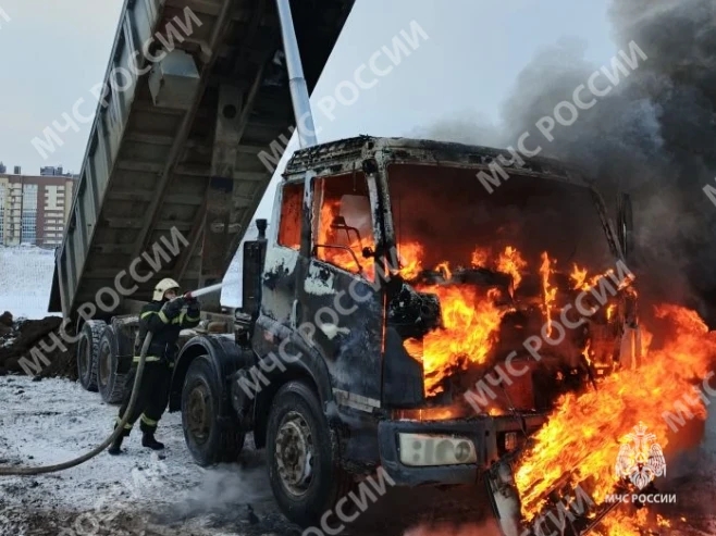 В Брянском районе пожарные сегодня тушили грузовик