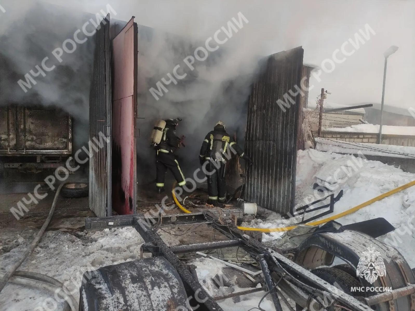 Пожарные в субботу справились с огнём в столице Брянщины