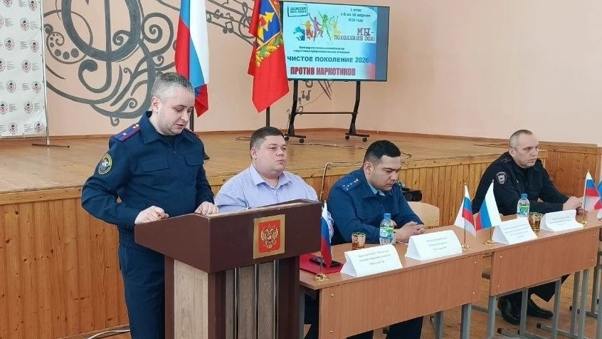 Представитель Следкома пообщался с брянскими юношами и девушками