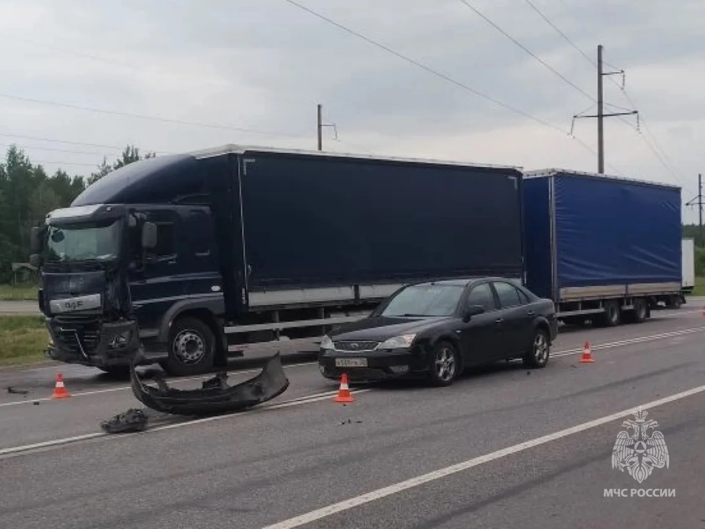 МЧС: пожарные и спасатели устранили последствия аварии на трассе А-240
