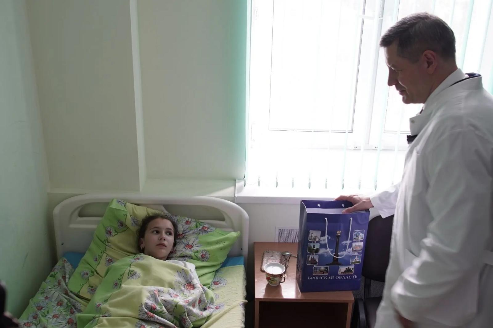 Егор Ковальчук посетил раненых в результате нападения на гомельский пассажирский автобус