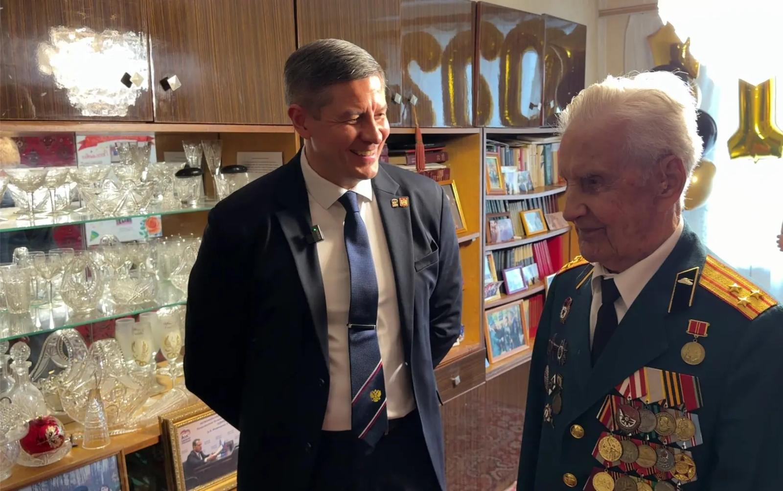 Егор Ковальчук обратился с поздравлениями к 102-летнему ветерану Борису Шапошникову