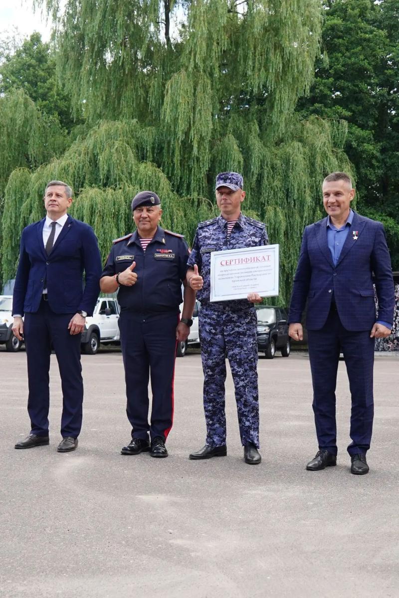 Брянские росгвардейцы получили ключи от 10 внедорожников