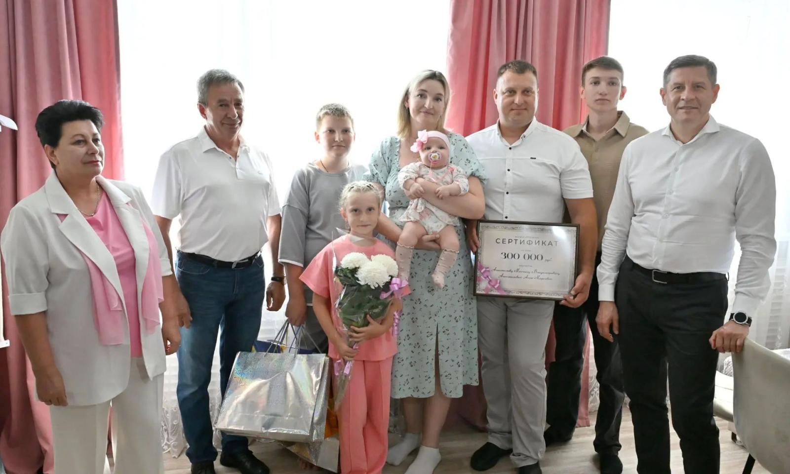 В городе Клинцы две семьи стали получателями материнского капитала, учрежденного местным хозяйством «Прогресс»