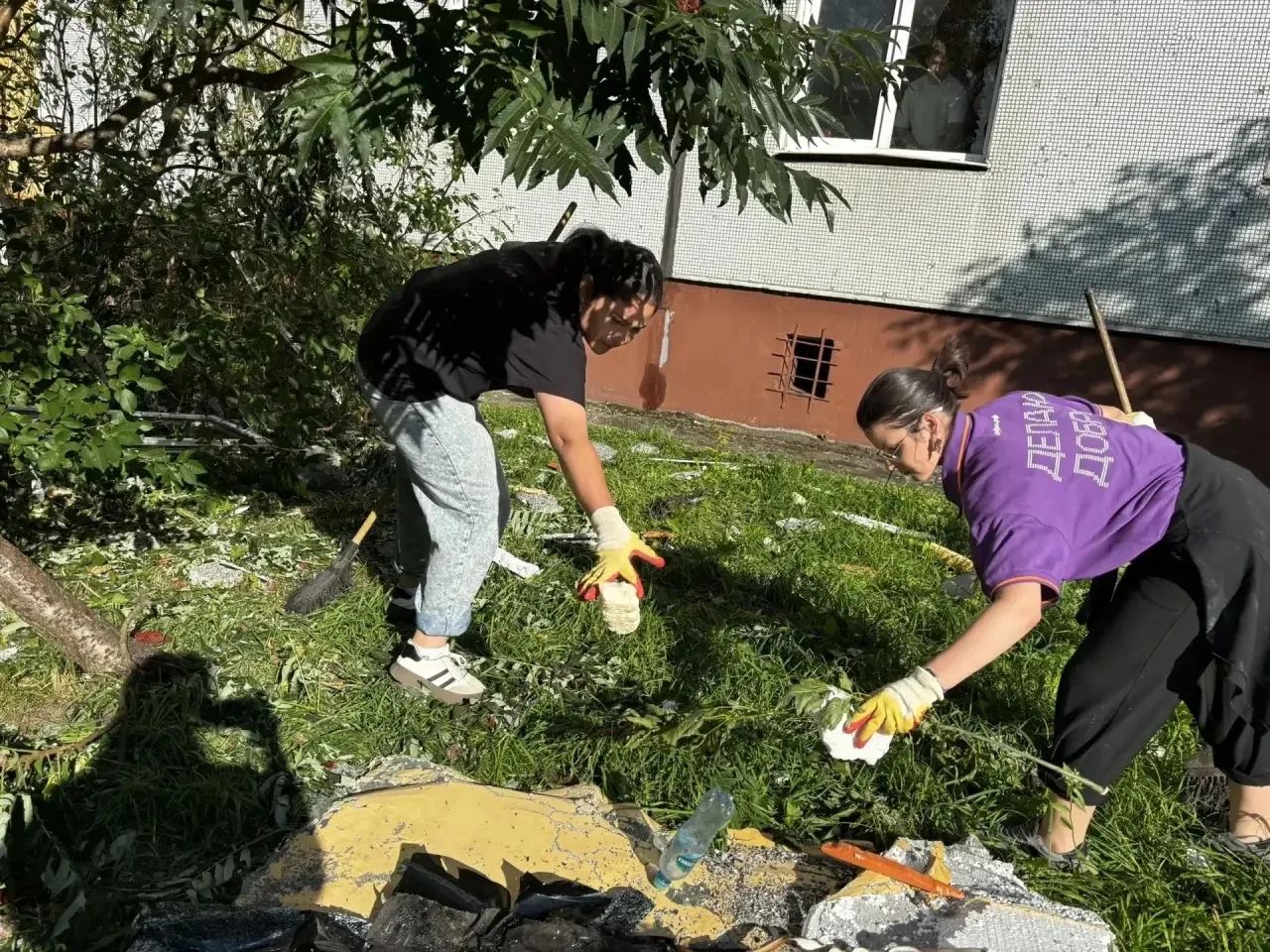 В Брянске потушили пожар в многоэтажке, которую атаковали ВСУ