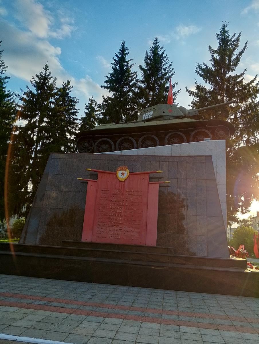 Егор Ковальчук поздравил жителей Карачева с 83-й годовщиной освобождения города