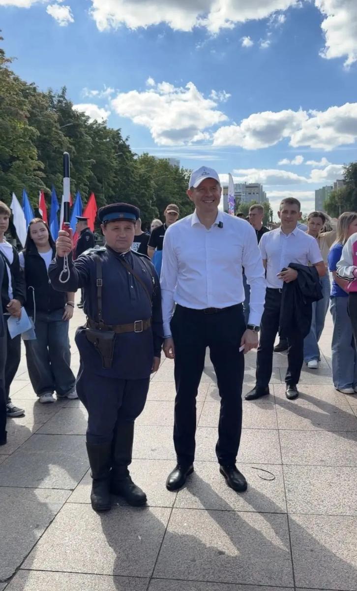 Егор Ковальчук посетил выставку ретро-автомобилей