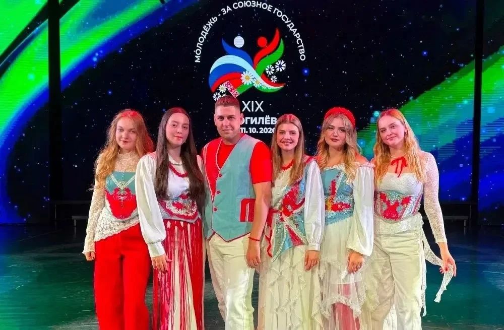 Егор Ковальчук посетил выступление группы «Модно-народно» в Могилёве