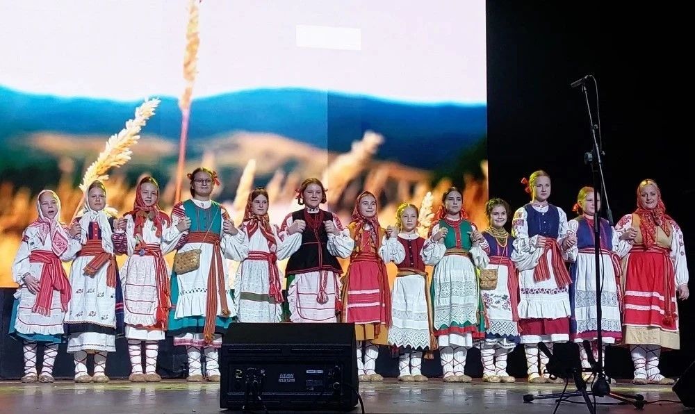 Брянскому музыкальному коллективу «Семеюшка» предстоит выступить в Китае
