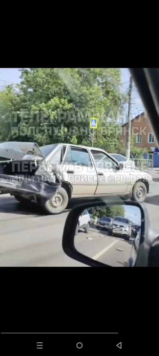 В Брянске автоавария вызвала испуг у пользователей Интернета