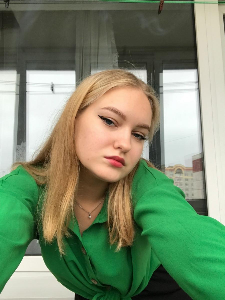 22-летняя уроженка Почепа Полина борется за зрение после ракетной атаки