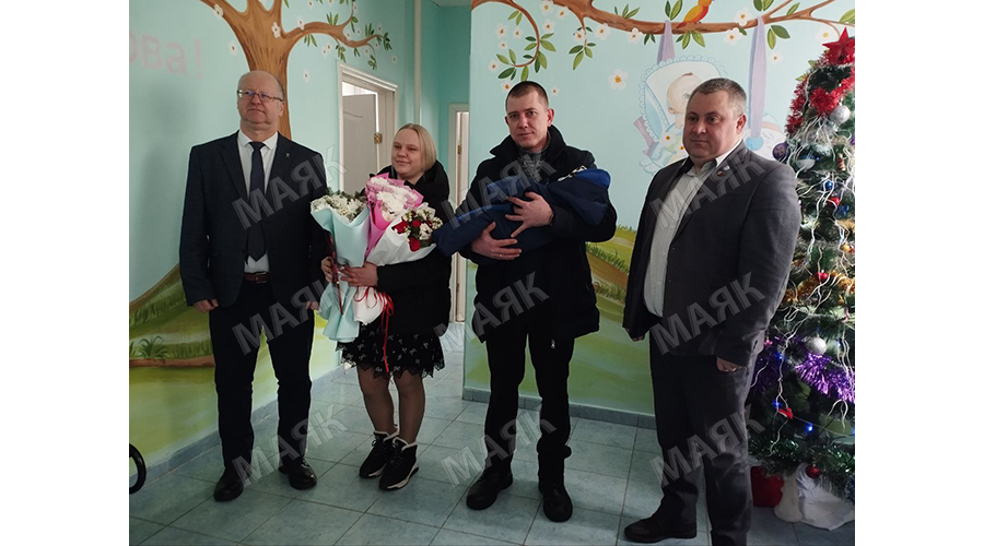 В Новозыбковском округе первого родившегося в текущем году мальчика назвали Егором