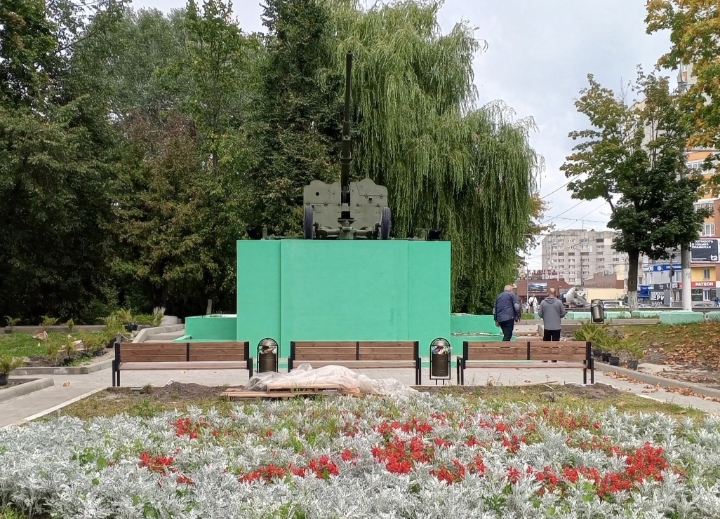 В Бежицком районе столицы Брянщины проводят благоустройство гвардейского мемориала