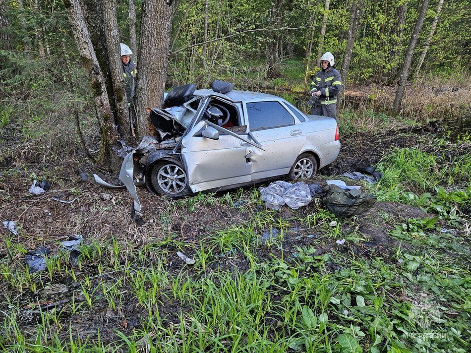 Пострадавшего в ДТП под Брянском пришлось вырезать из автомобиля