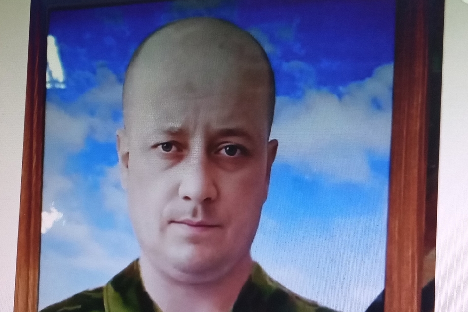 Жители Навлинского района простились с бойцом Николаем Комаровым