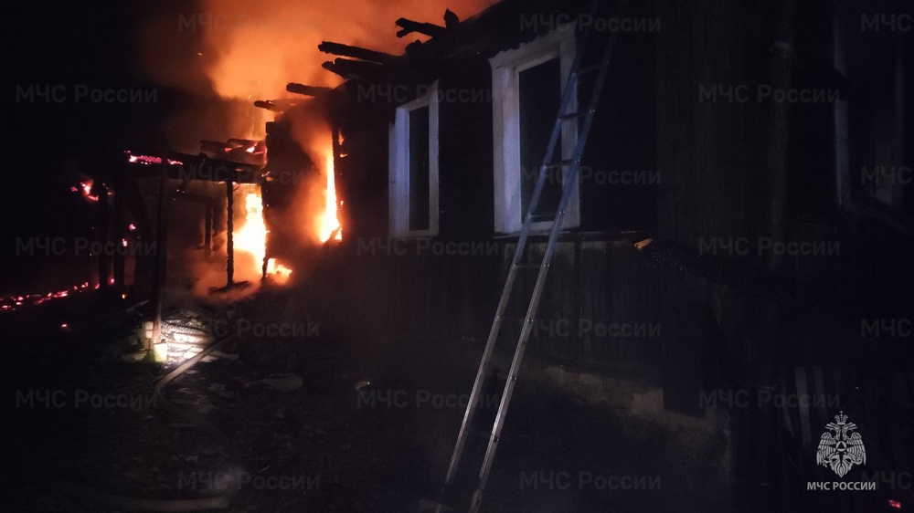 В загоревшемся под Мглином доме нашли труп 40-летнего мужчины