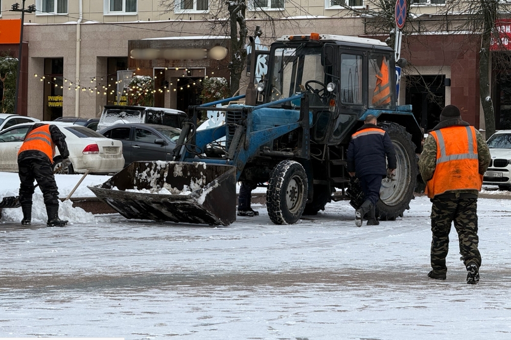 Жителей заснеженного Брянска попросили не парковаться вдоль дорог