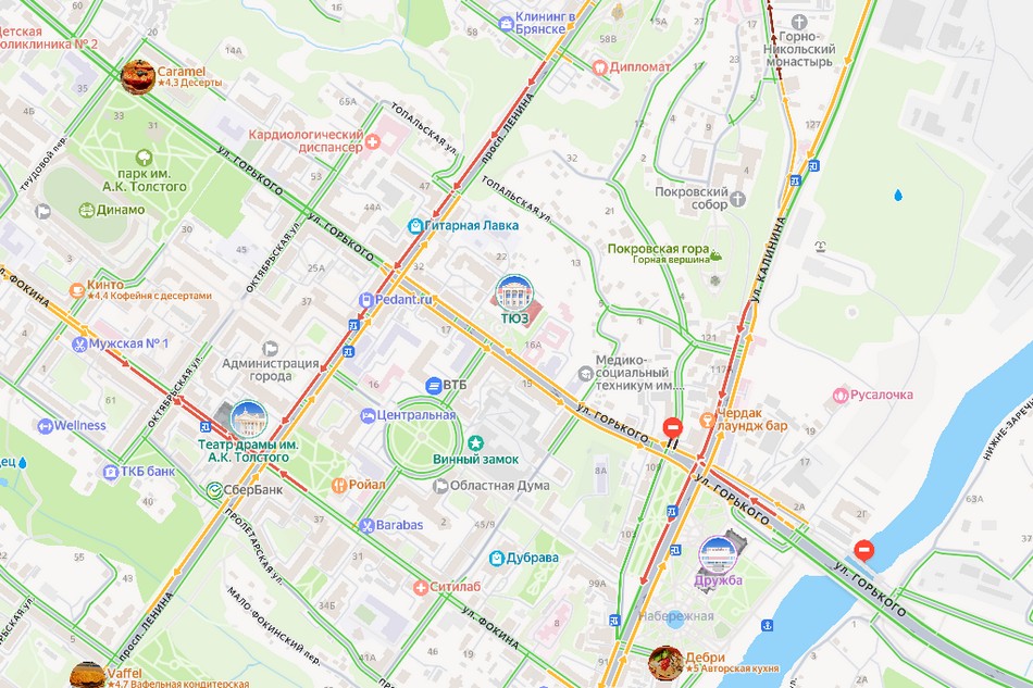 Брянск утром 26 декабря встал в пробках из-за снегопада