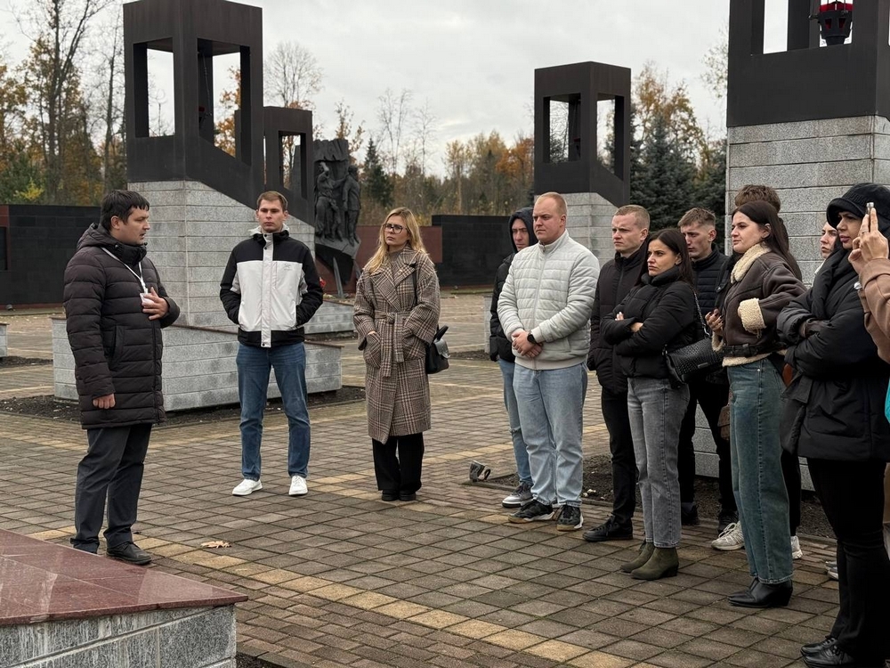 Гомельская спортивная молодежь посетила знаковые брянские места