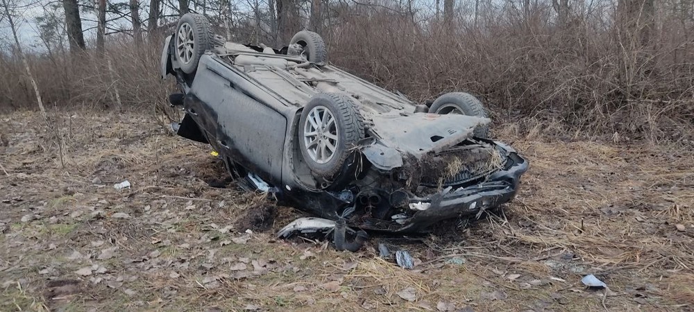 В перевернувшемся под Выгоничами автомобиле пострадали два подростка