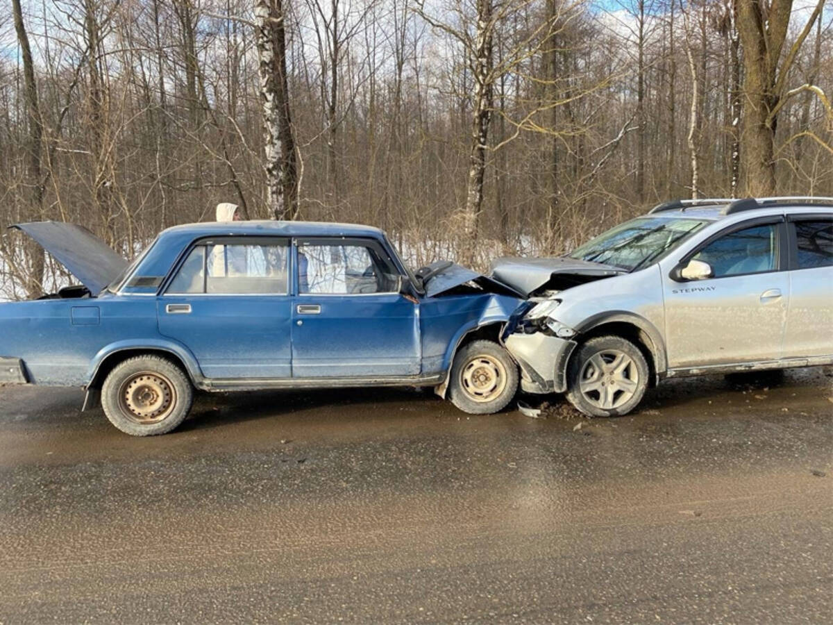 В Унече водителю стало плохо и он выехал на встречную полосу