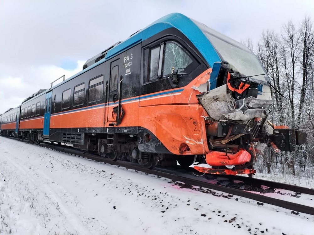 Брянцам показали фото с места жуткого ДТП на железнодорожном переезде под Комаричами