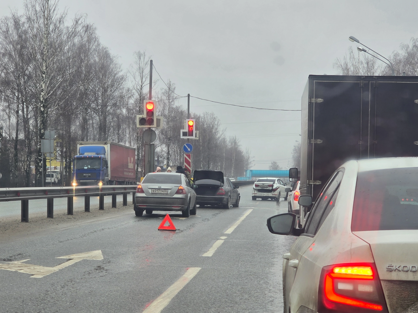 В брянском Супонево Мерседес протаранил Киа