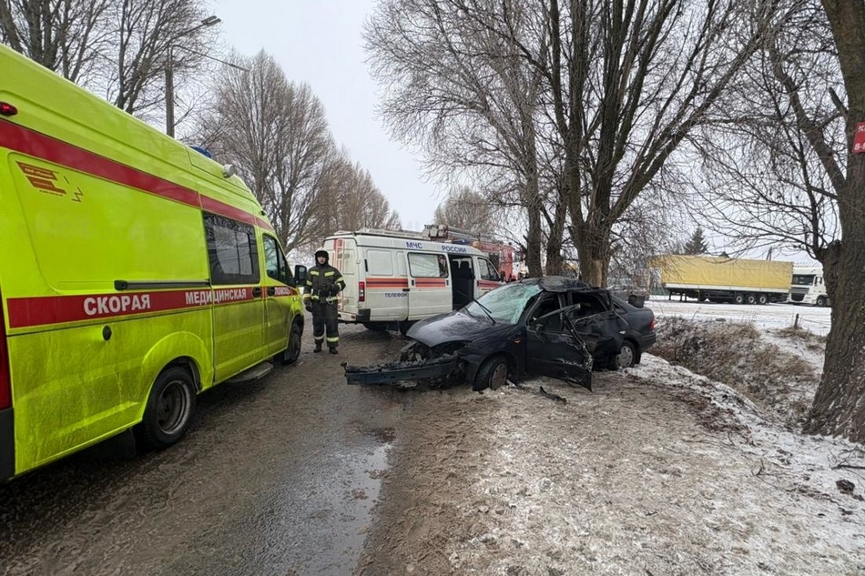 Пострадавшего в ДТП в Чайковичах пришлось вырезать из машины