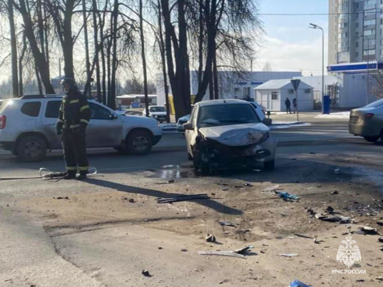 В Брянске после ДТП спасателям пришлось мыть проезжую часть