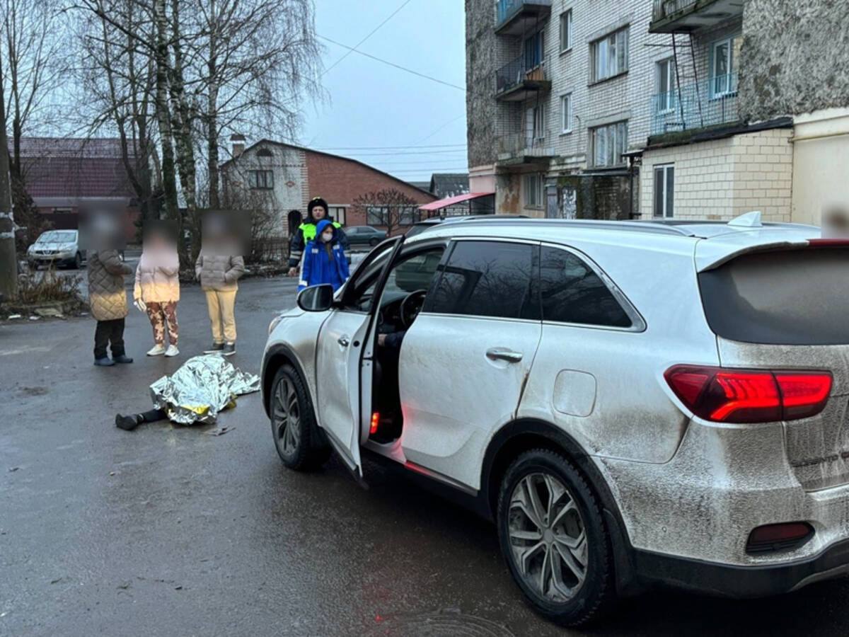 В Советском районе Брянска иномарка передавила лежачего на дороге пешехода