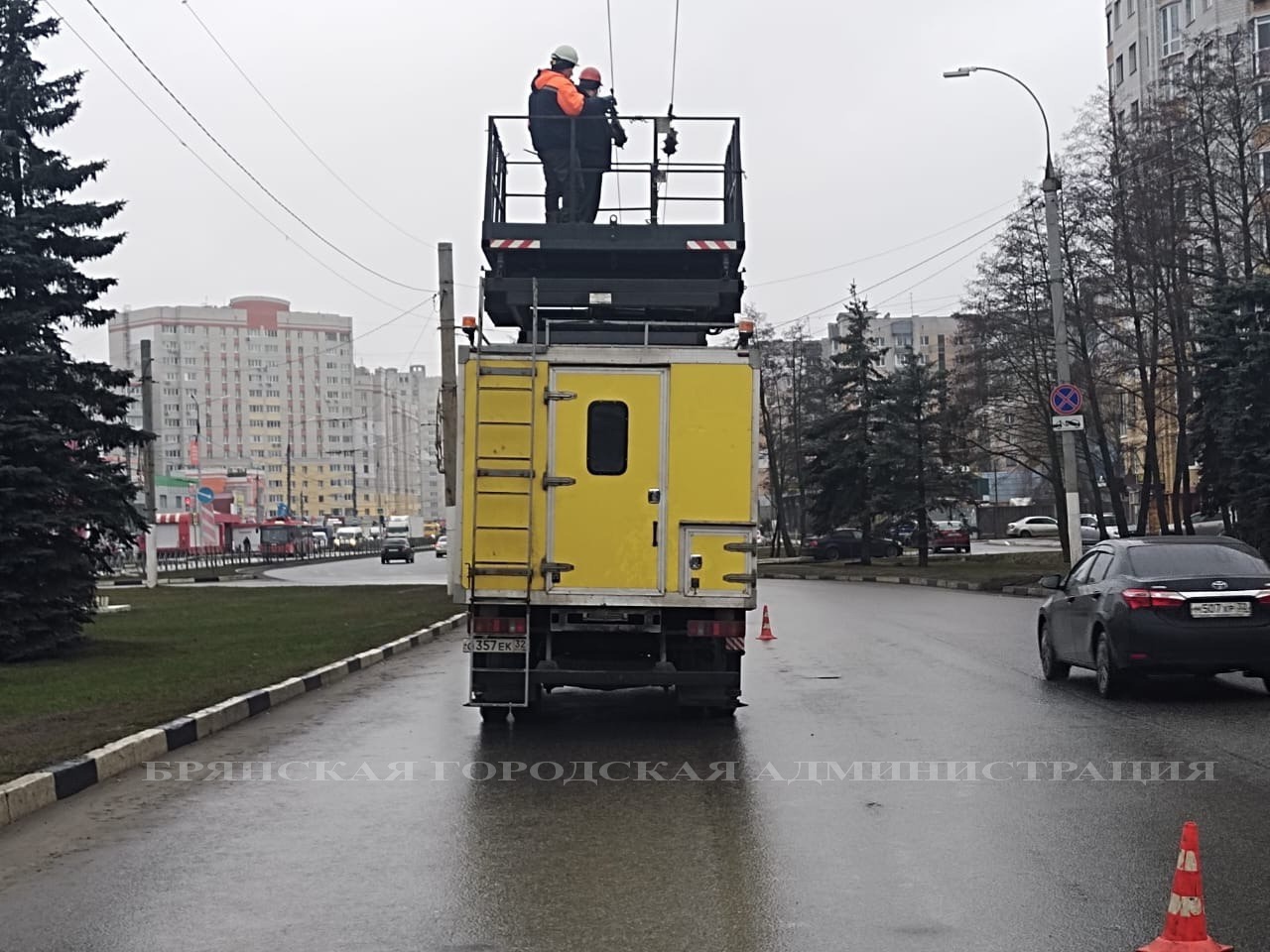 На кольце Фокинского района Брянска задымился троллейбус