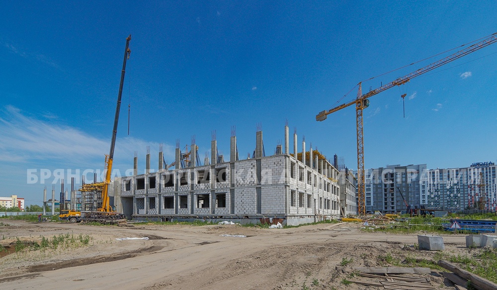 На территории старого аэропорта в Брянске возводят новую школу