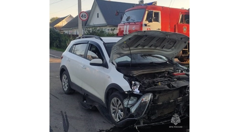На место аварии в Бежицком районе Брянска выезжали спасатели