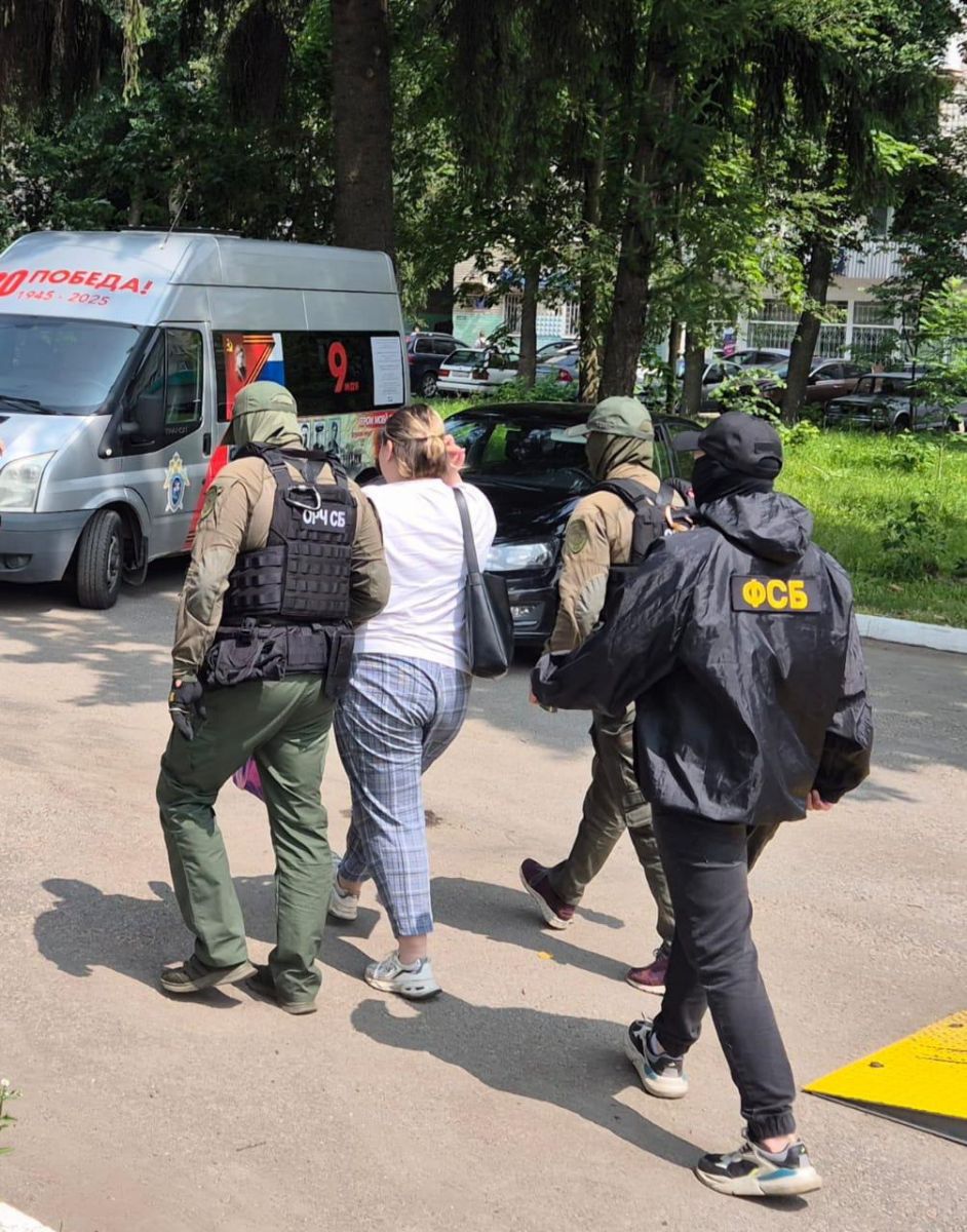 В Брянске ФСБ задержала помощника дежурного отделения полиции