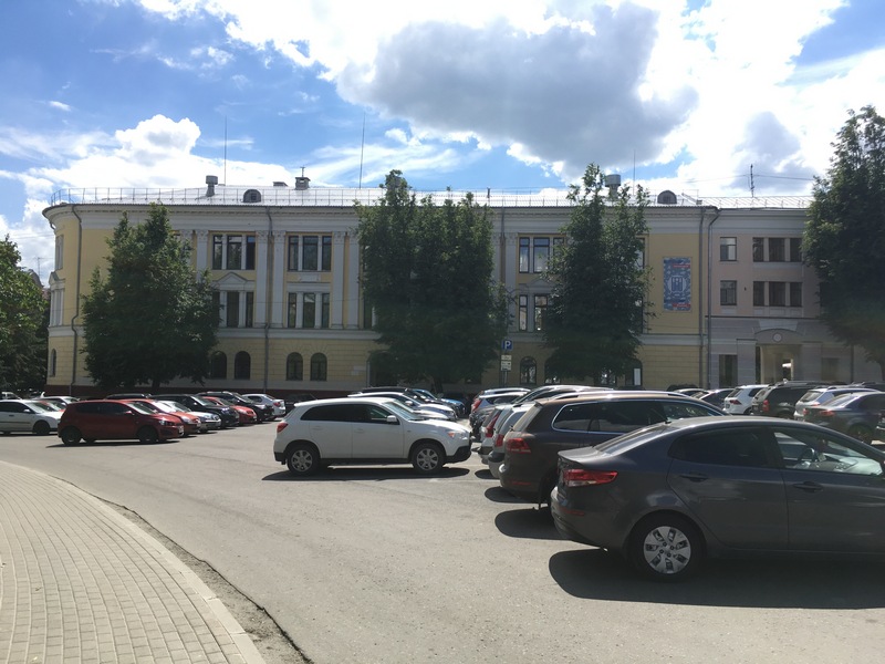 В брянском сквере имени Карла Маркса открыли сквозной проезд