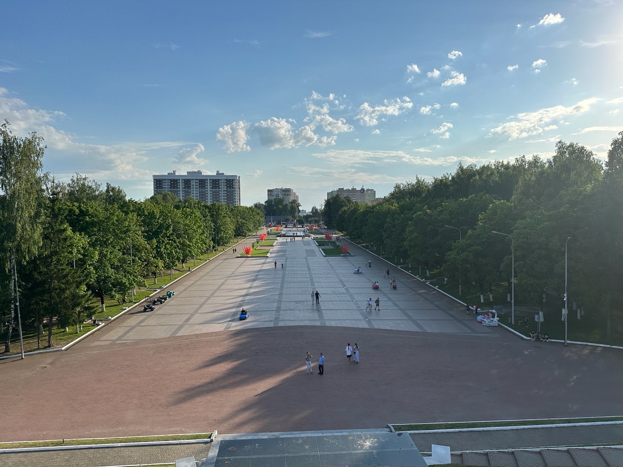 За выходные в Брянске скосили 132 тысячи квадратных метров травы