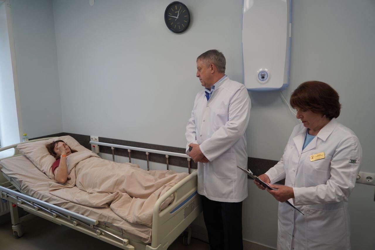 Александр Богомаз из облбольницы вышел на связь с президентом Путиным