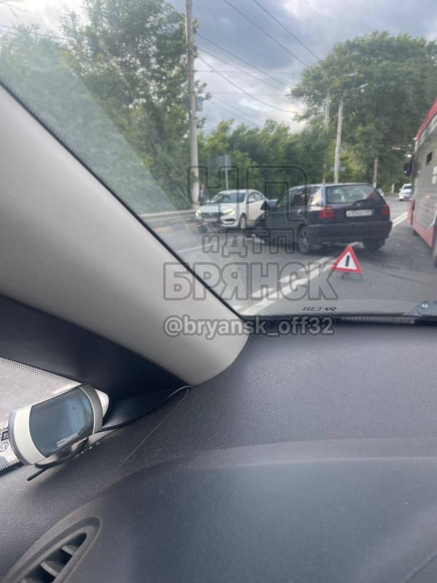 Сильная авария произошла в Брянске в районе ЖД вокзала