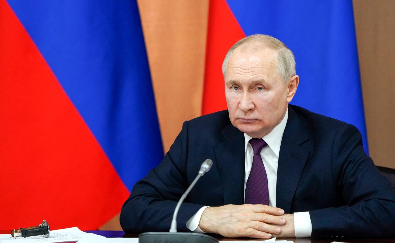 Путин всю ночь получал доклады о произошедшем с железнодорожными составами в Курской и Брянской областях