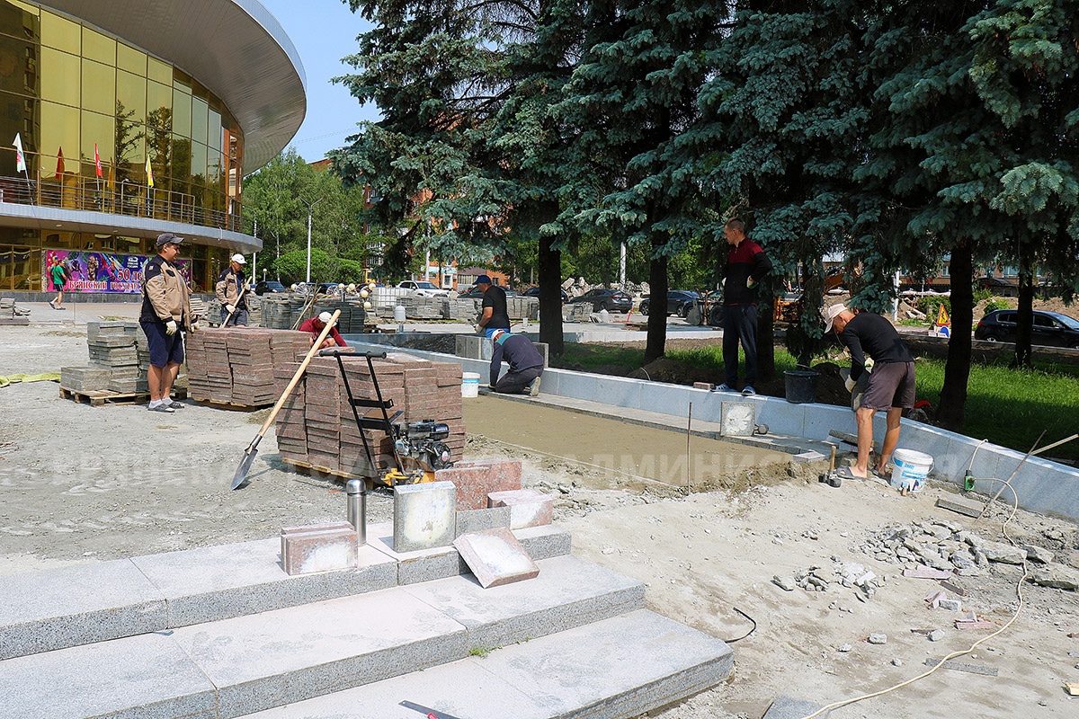 Мальчик, девочка и слон. Перед брянским цирком установят скульптуру