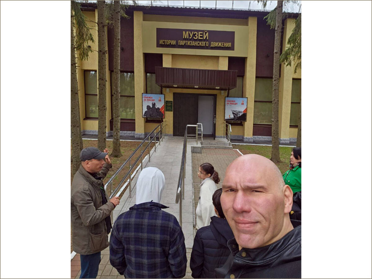 Семья брянского депутата Валуева посетила Партизанскую поляну