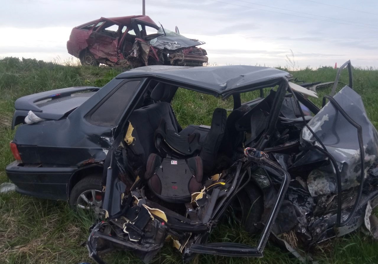 В страшном ДТП под Мглином 2 человека погибли, 4 ранены — в том числе дети