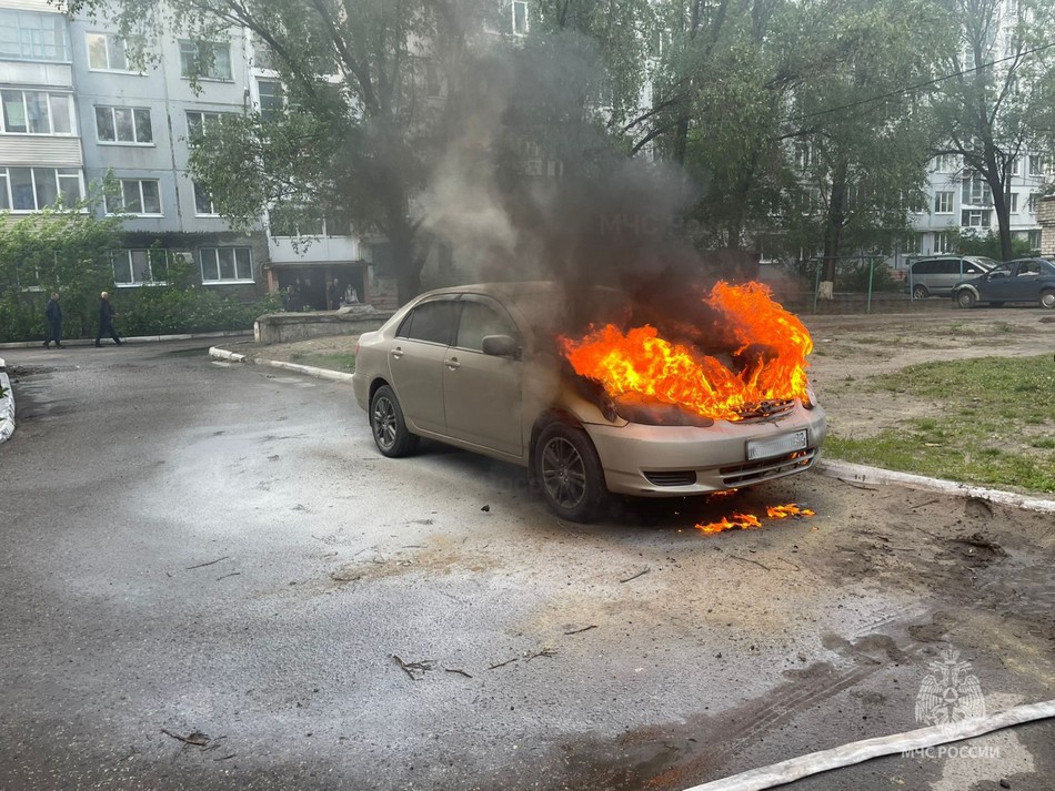 В Брянске при загадочных обстоятельствах сгорела легковушка