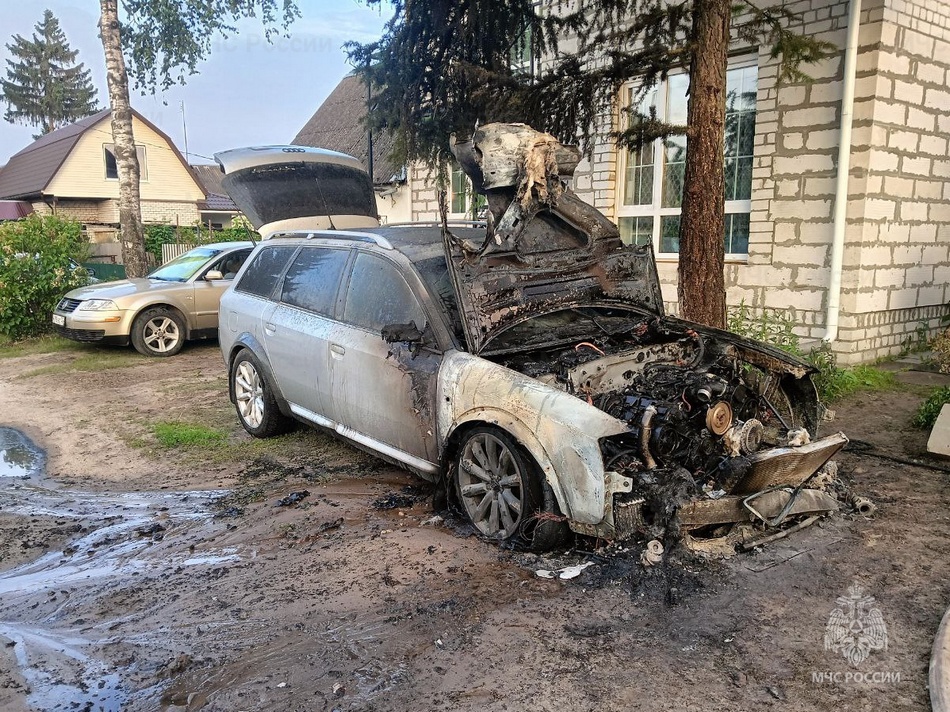 Брянцам показали сгоревшую в Бежице легковушку