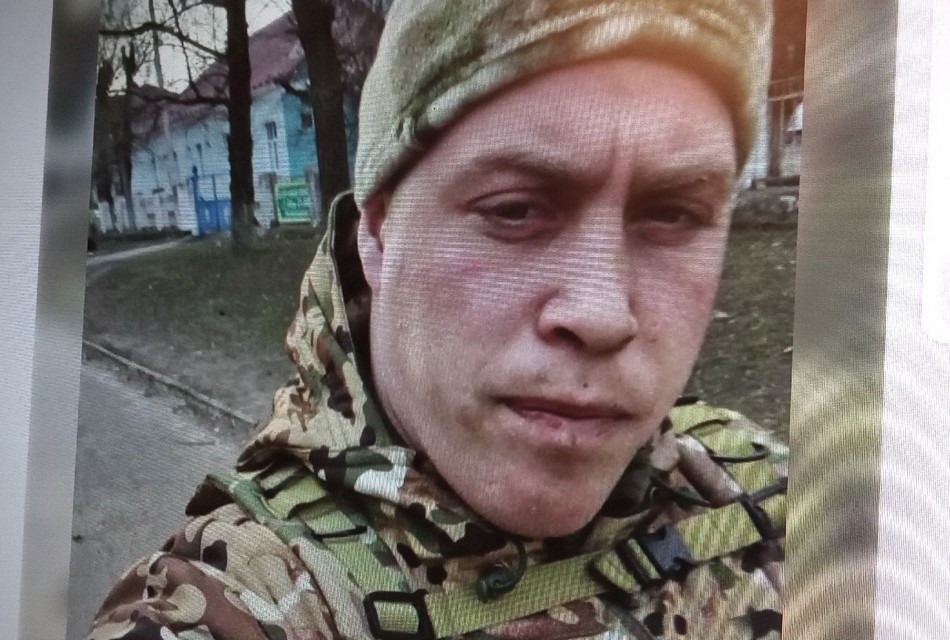 Жители Комаричей проводили в последний путь участника СВО Евгений Сафронова