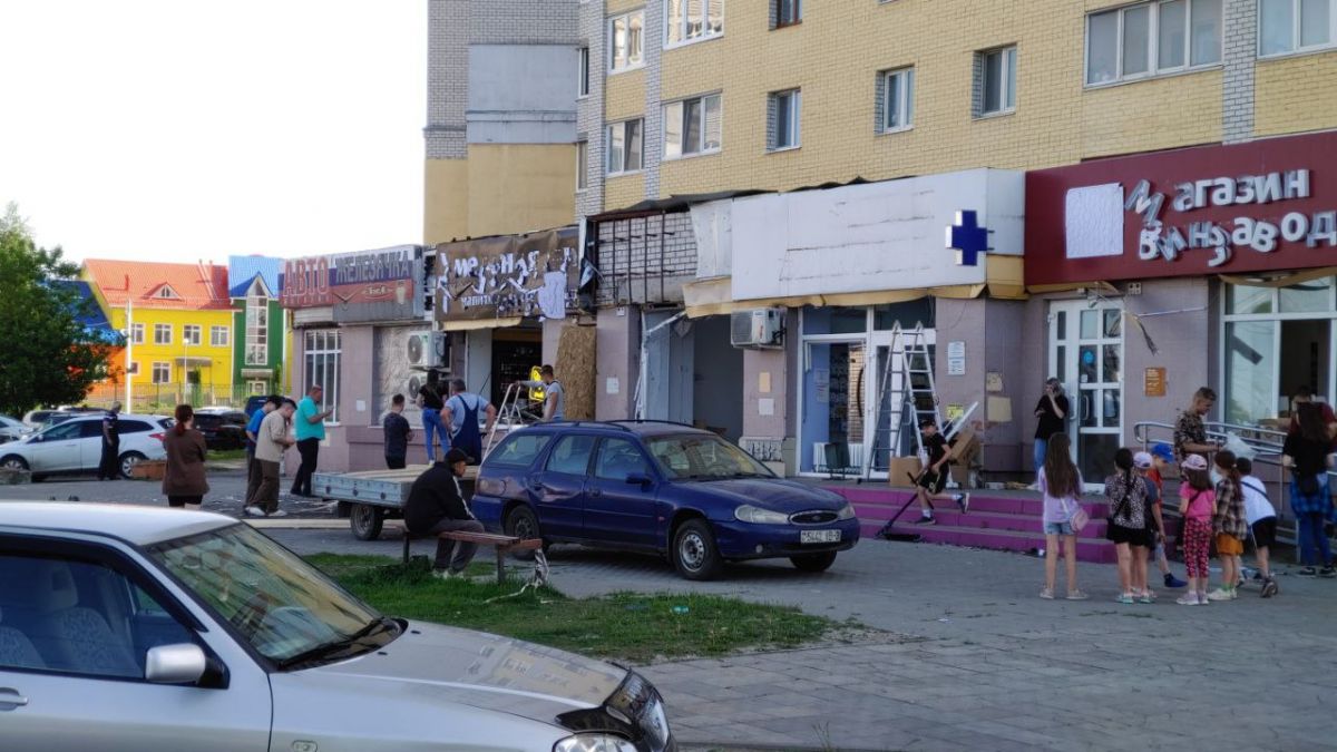 Пострадавшие от атаки ВСУ магазины в Брянске начали восстанавливать