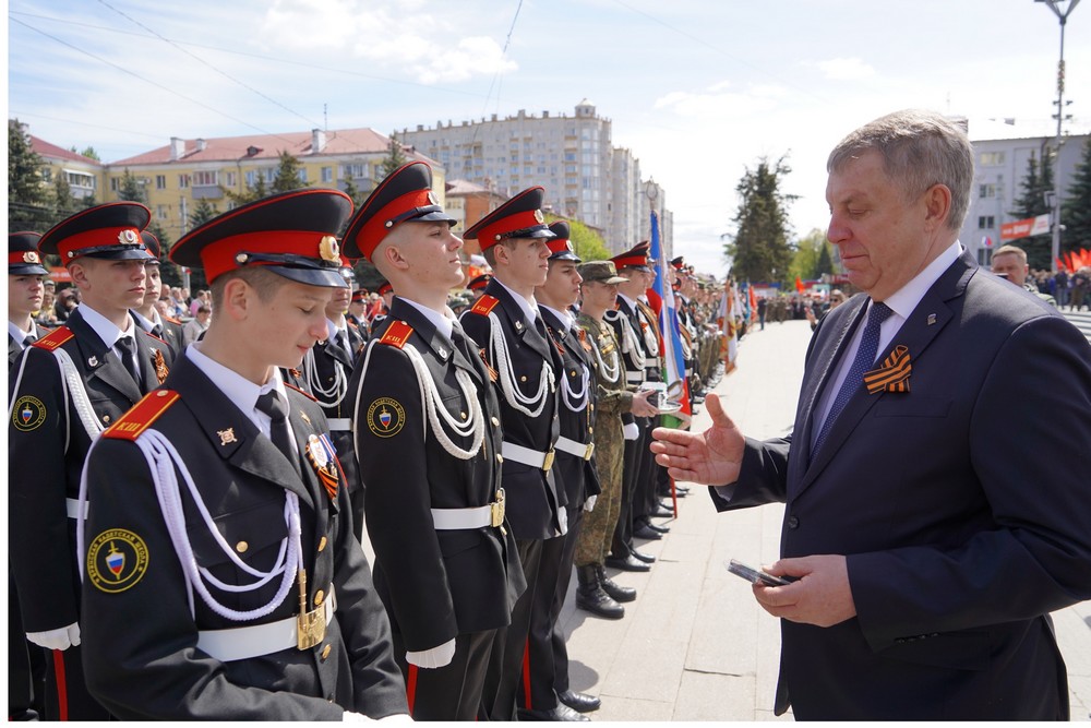 Участники «победного» парада получили медали. Впервые в истории Брянской области
