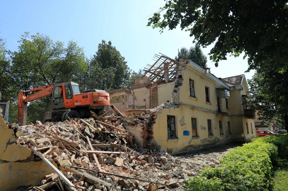 За шесть лет в Брянске расселили полсотни смертельно опасных домов